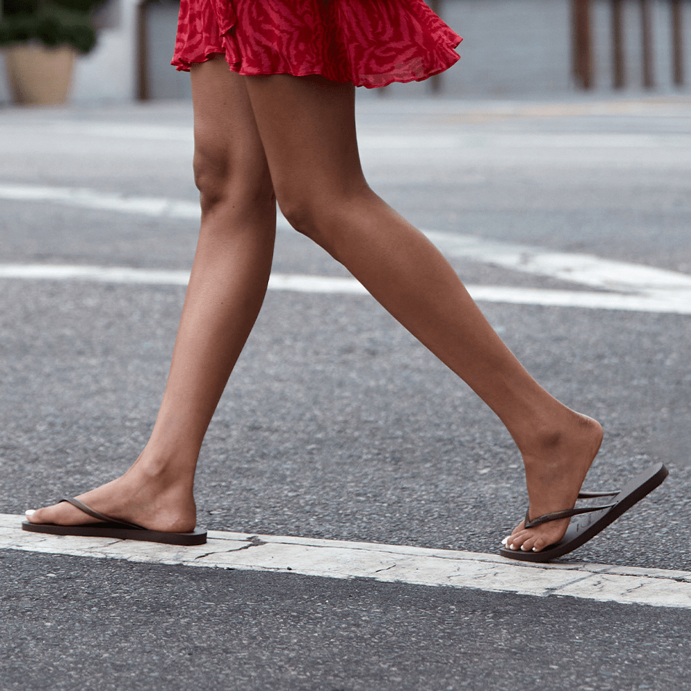 Dark Brown Slim Flip Flops | Havaianas